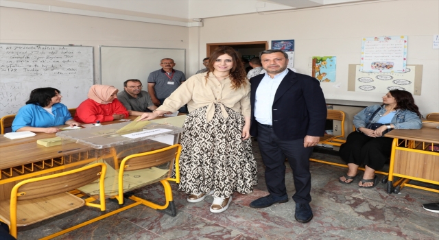 Yüreğir Belediye Başkanı Fatih Mehmet Kocaispir, oyunu kullandı