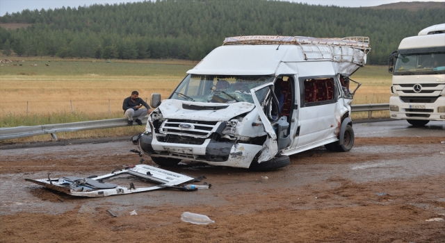 TAG Otoyolu’ndaki zincirleme trafik kazasında 2 kişi öldü, 20 kişi yaralandı