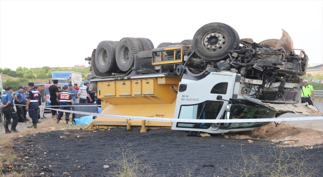 Gaziantep’te kamyonla çarpışan otomobilin sürücüsü öldü