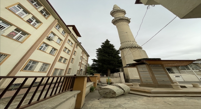 Depremde hasar alan cami için onarım talebi