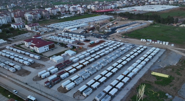 Kahramanmaraş’ta konteynerlerin üstü çatıyla kaplanıyor