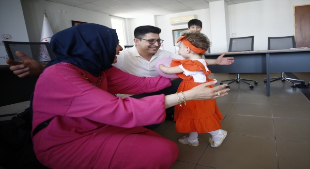 Yuvadaki kucaklaşmadan etkilenip küçük Ceyda’nın koruyucu ailesi oldular