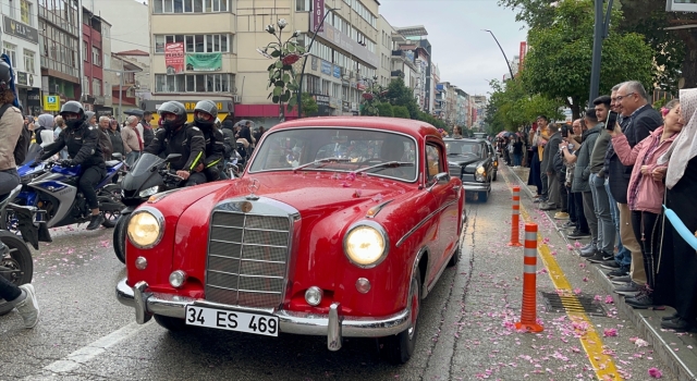 Klasik otomobil tutkunları, Isparta’da ”Gül Festivali”nde buluştu