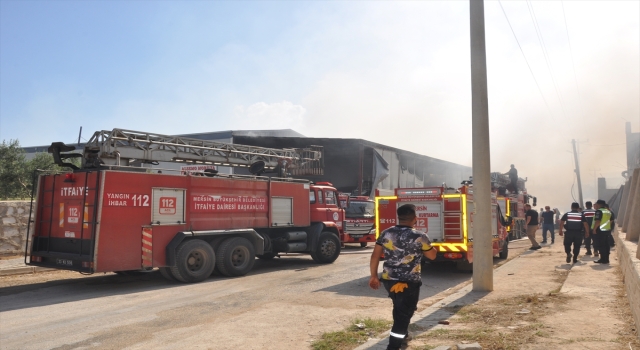 Mersin’de mobilya fabrikasında çıkan yangın kontrol altına alındı