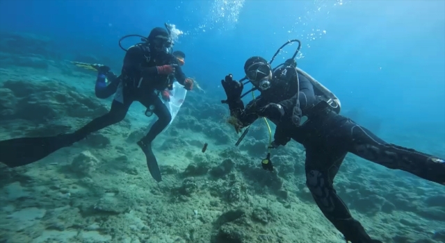 Kaş’ta deniz dibi temizliği yapıldı