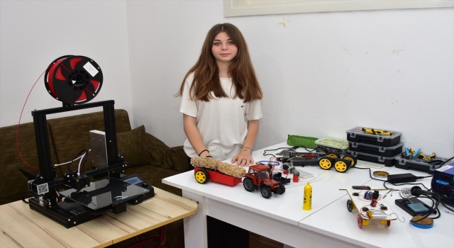 Tasarladığı robotla yetenekli gençlerin teşvik edileceği projeye ilham kaynağı oldu