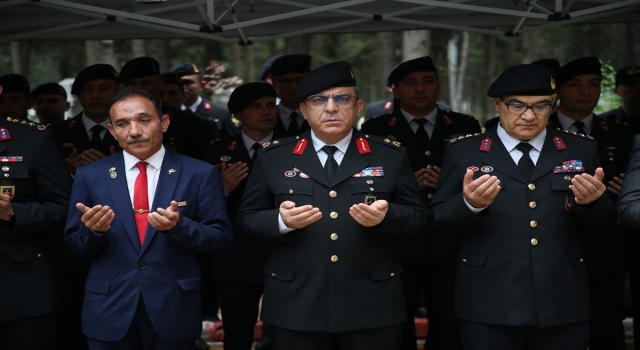 Mersin’de jandarmadan şehitlik ziyareti