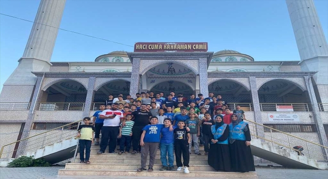 Diyanet İşleri Türk İslam Birliği gönüllülerinden Hatay’daki çocuklara bayramlık