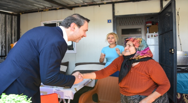 Enerji ve Tabii Kaynaklar Bakanı Bayraktar, Hatay’da depremzedeleri ziyaret etti
