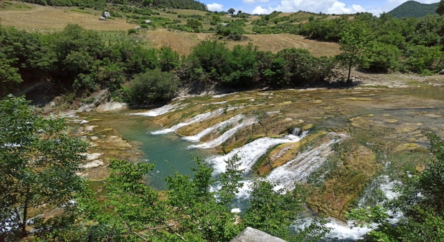 Serinlemek için suya giren iki gençten kötü haber