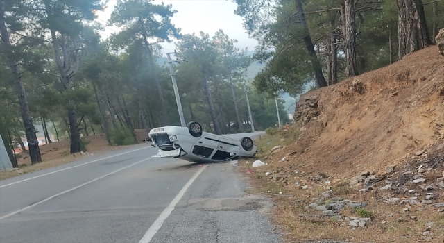Alanya’da devrilen otomobildeki 2 kişi yaralandı