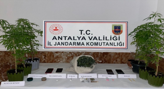 Antalya’da uyuşturucu operasyonunda 17 zanlı yakalandı