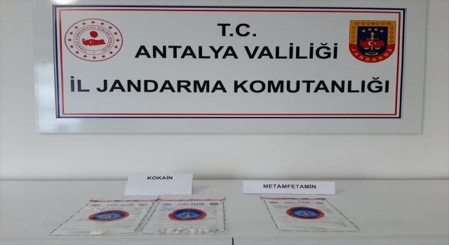 Alanya’da uyuşturucu ticareti yaptığı iddiasıyla yakalanan 2 kişiden 1’i tutuklandı