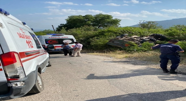 Adana’da devrilen traktördeki bir kişi hayatını kaybetti