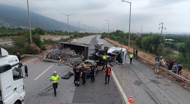 Hatay’da devrilen tıra otomobil çarptı, 1 kişi öldü, 2 kişi yaralandı