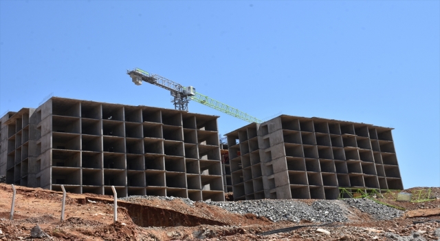 Nurdağı’nda 26 bloktan oluşan kalıcı konut projesinde kaba inşaatın yüzde 70’i tamamlandı