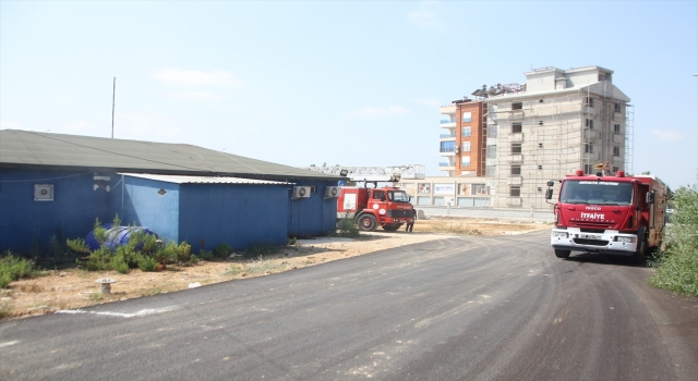 Serik’te ilaçlama yapılan iş yerindeki dumanı görenler itfaiyeden yardım istedi