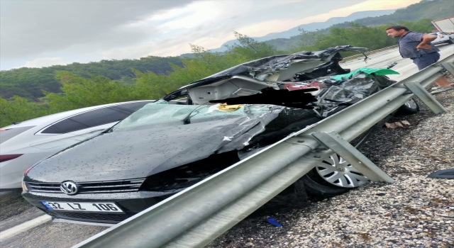 Burdur’da arazözle 2 otomobilin çarpışması sonucu 1 kişi öldü, 6 kişi yaralandı