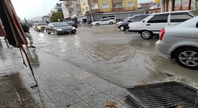 Erzin’de sağanak etkili oldu