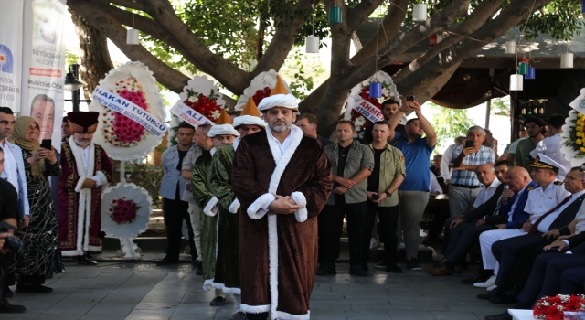 Antalya’da 49 yıllık ayakkabı tamircisi ”Yılın Ahisi” seçildi