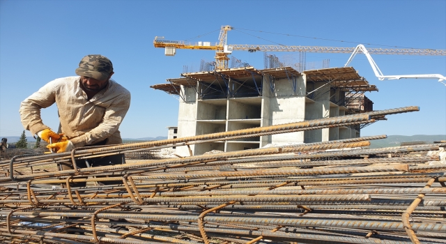 Osmaniye Sumbas’ta yapımı süren 190 deprem konutunun aralıkta teslimi planlanıyor