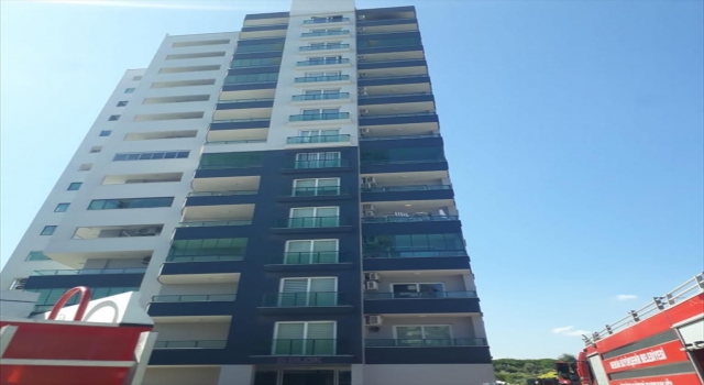 Mersin’de 14 katlı binada çıkan yangın kontrol altına alındı
