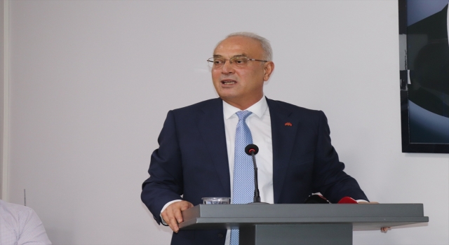 Adana’da MHP’ye katılan 87 kişiye rozet takıldı