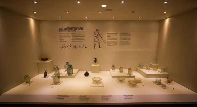 Gaziantep Arkeoloji Müzesi’ndeki cam eserler deprem riskine karşı özel jelle sabitleniyor