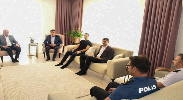 Serik Kaymakamı Şahin, kavgada yaralanan 2 jandarma personelini ziyaret etti