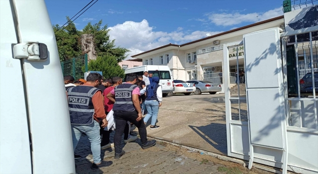 Hatay’da uyuşturucu operasyonunda yakalanan 5 şüpheliden 2’si tutuklandı