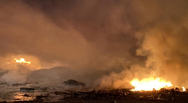 Mersin’de çöp yığınında çıkan yangın söndürüldü