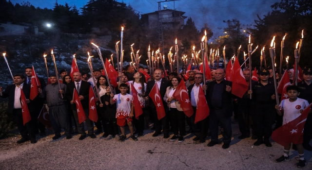 Mersin’de Cumhuriyet’in 100. yılında Yörük çadırlarına Türk bayrağı ve meşalelerle yürüyüş yapıldı
