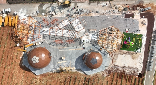 Afşin’de lavanta tarlasında kurulan ”arı dünyası” açıldı