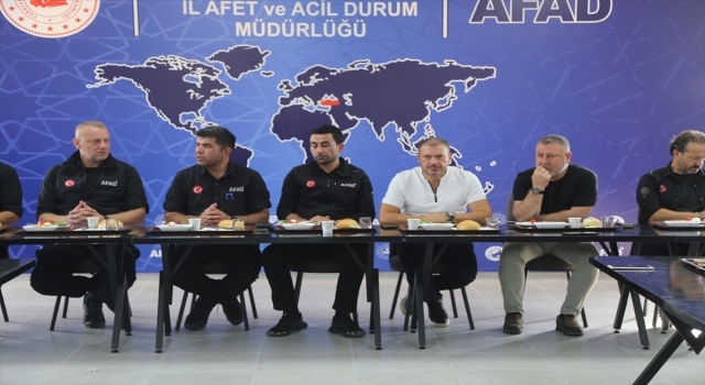 Hatay’da depremden etkilenen gazetecilere ekipman desteği
