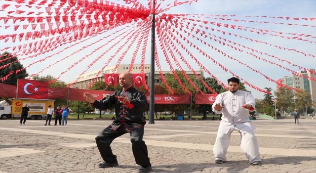 Gaziantep’te sporcular, ”Cumhuriyet’in 100. yılı” gösterisi yaptı