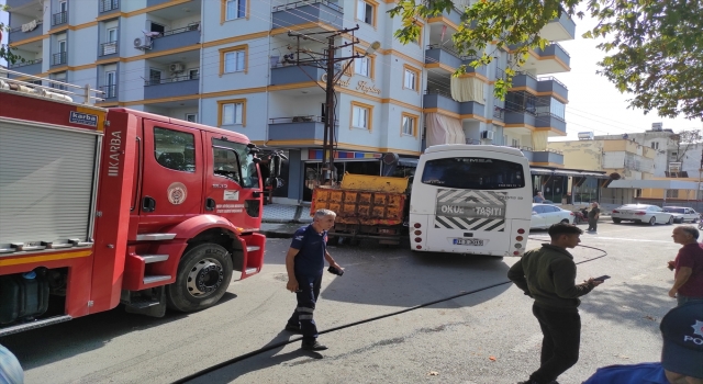 Hatay’da öğrenci servisi ile kamyonun çarpışması sonucu 1 kişi yaralandı