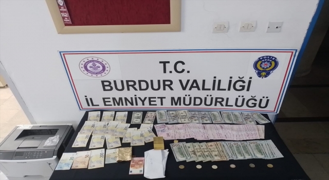 Burdur’da park halindeki araçtan döviz ve altın çaldığı iddia edilen zanlı tutuklandı