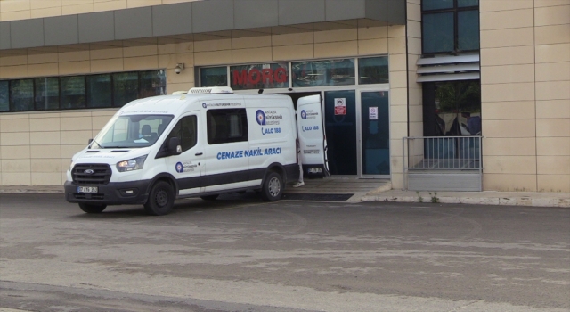 Antalya’da kamyonla çarpışan otomobildeki 2 kişi öldü, 1 kişi yaralandı