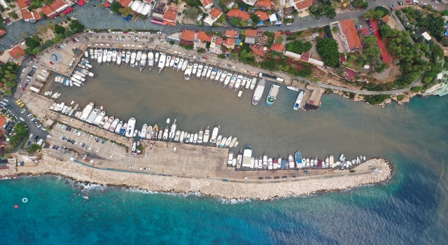 Kaş’ta yağmurun ardından denizin rengi değişti