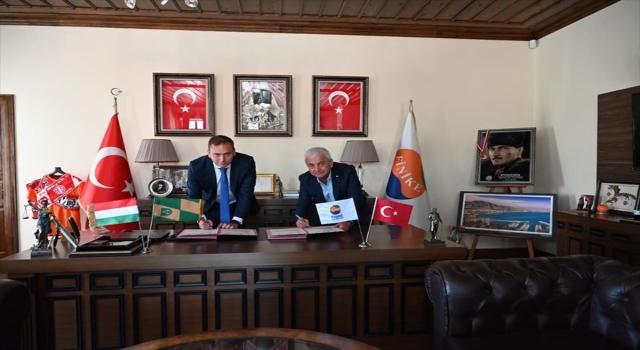 Finike’den Budapeşte’ye portakal ihracatı