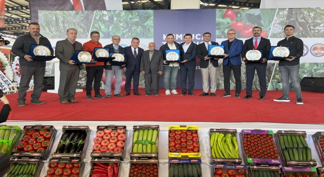 Kumluca’da hal sezonu açıldı