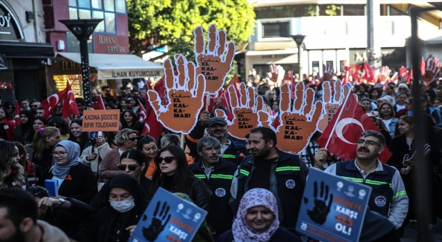 Mersin’de kadına yönelik şiddete karşı farkındalık yürüyüşü yapıldı