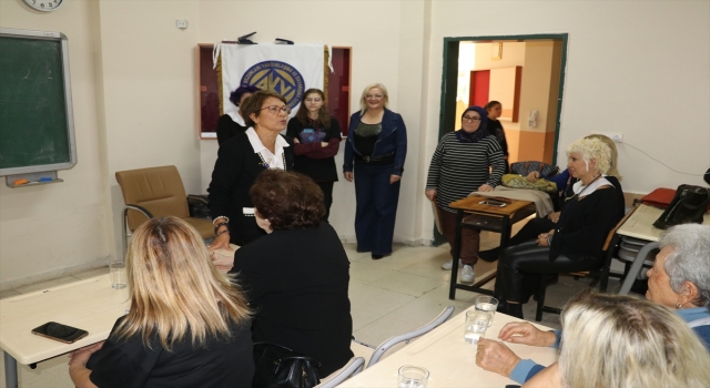 Emekli öğretmenler öğrencileri ile buluştu