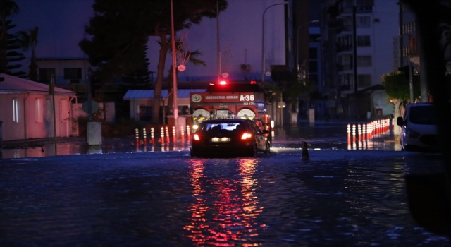 Hatay’da İskenderun’da sağanak ve kuvvetli rüzgar hayatı olumsuz etkiledi