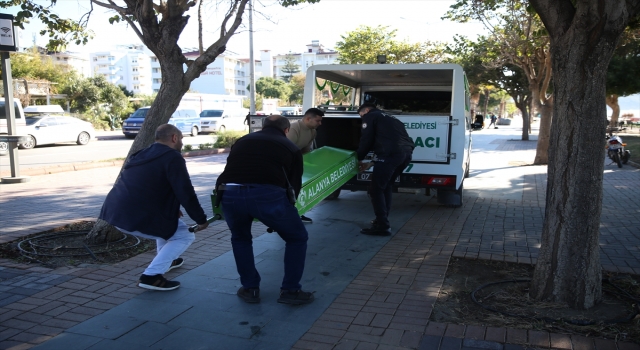 Alanya’da sahilde erkek cesedi bulundu