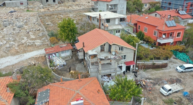 Isparta’da bir ailenin yangında hasar gören evi onarıldı