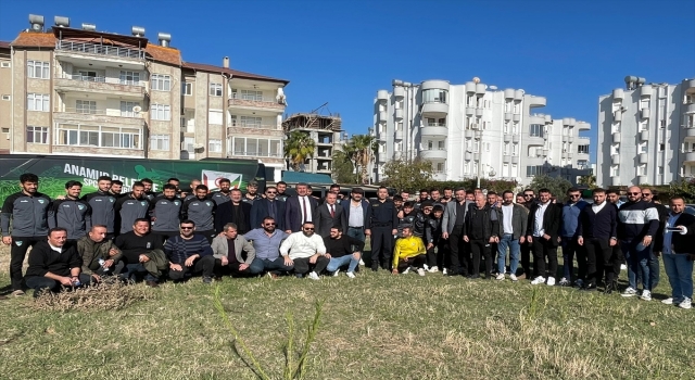 Anamur Kaymakamı Bozdemir, Anamur Belediyespor futbolcuları ve yönetimiyle buluştu