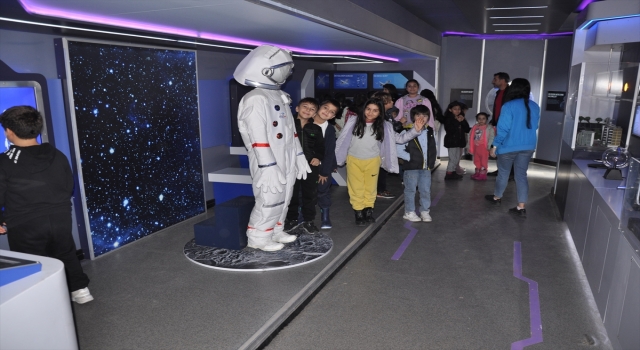Kepez Belediyesinin ”Mobil Bilim Tırı” Kemer ilçesinde