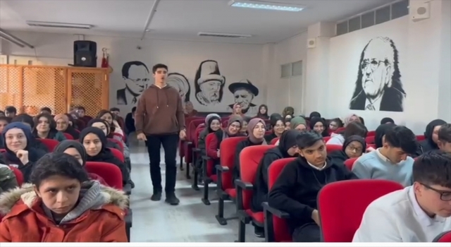 Hatay’da öğrenciler edebiyat söyleşisinde Mescidi Aksa şiirini okudu