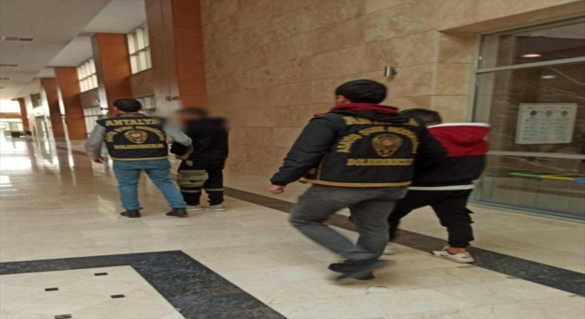 Antalya’da dolandırıcılık şüphelisi 2 kişi yakalandı